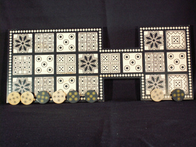 Iraqi Mesopotamian Dice Strategy Game: "Ur"