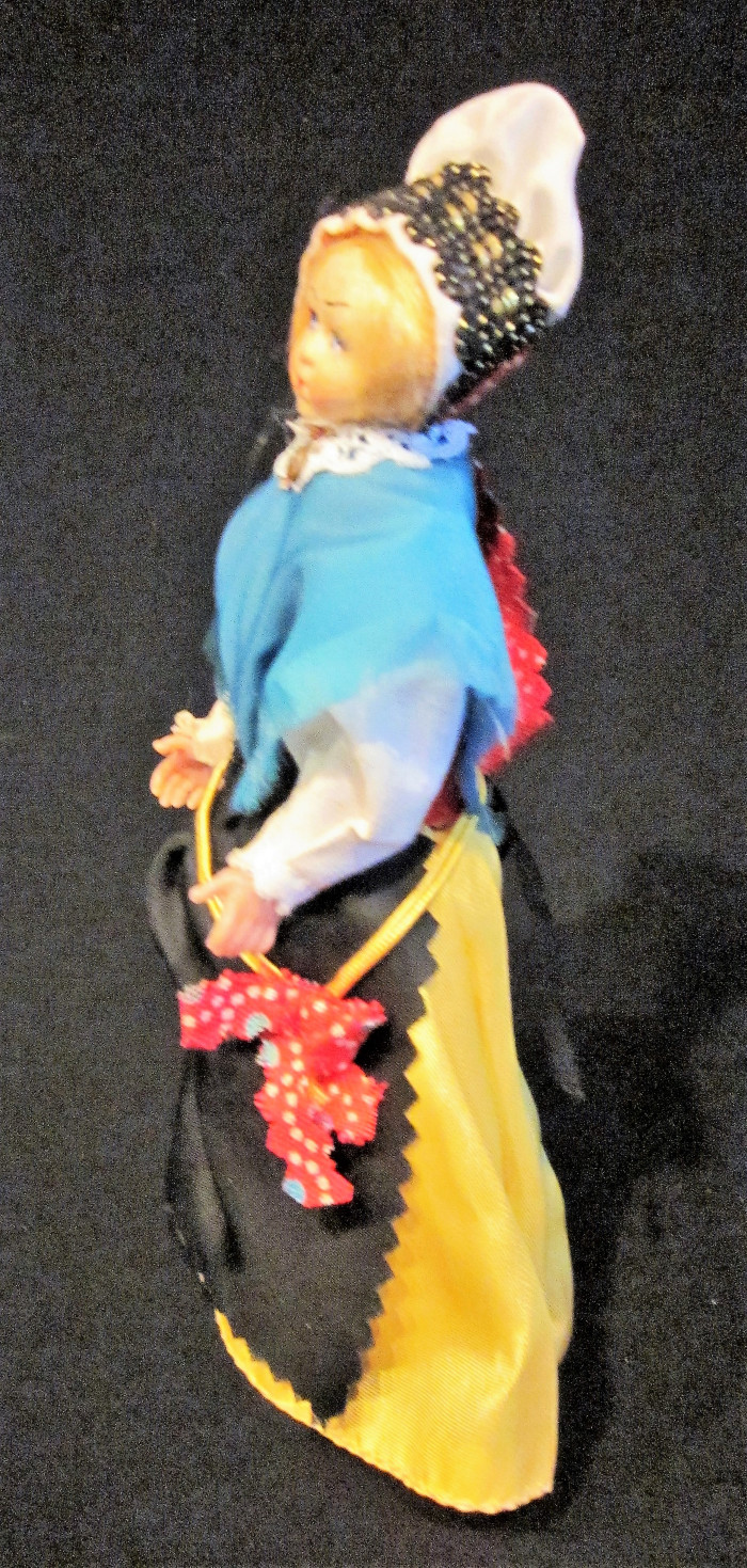 Slovenian Display Doll: "Narodna Noša"