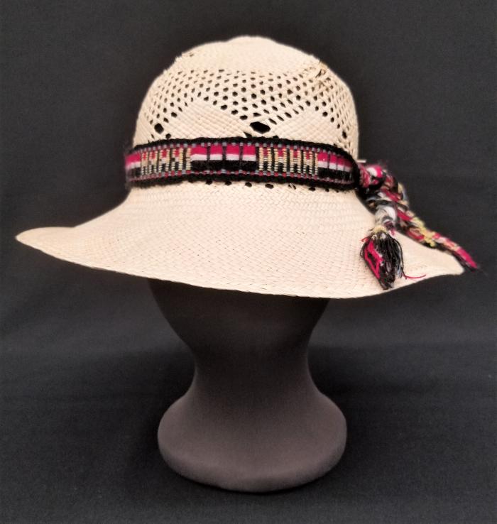 Ecuadorian Hat: "El Sombrero de Paja Toquilla " - "Panama" Hat