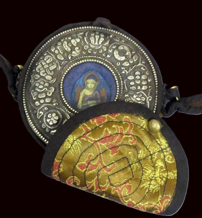 Tibetan Buddhist Portable Prayer Box: "Gao"