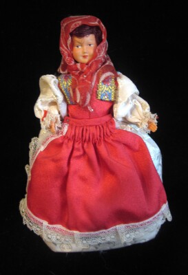 Croatian Display Doll: "Hrvatska Narodna Nošnja"