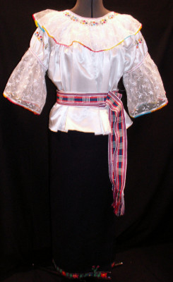 Ecuadorian Woman's Traditional Skirt: "Yana Anacu"