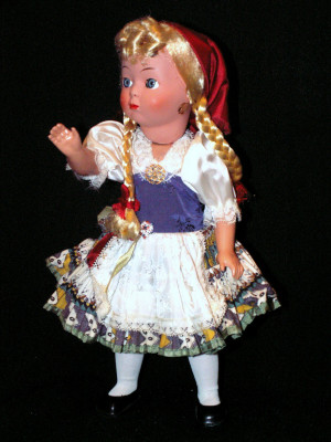 Austrian Display Doll: "Trachten - Dirndl"
