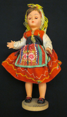 Portuguese Display Doll: "Traje de Lavradeira"